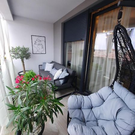 Enjoy Pula - New Apt With Terrace And Free Parking Garage Exterior photo