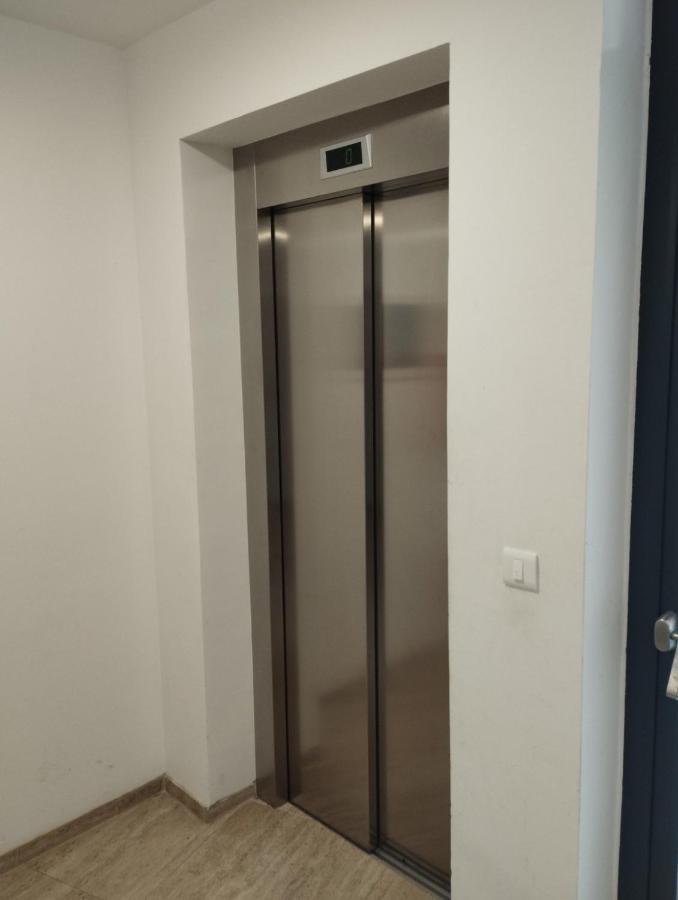 Enjoy Pula - New Apt With Terrace And Free Parking Garage Exterior photo